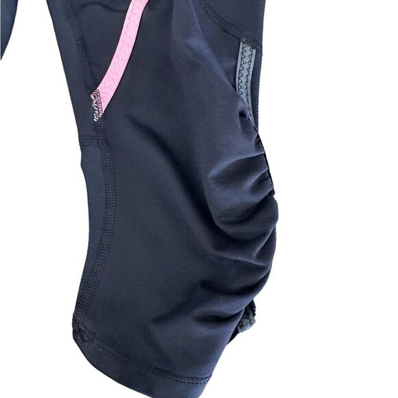 EUC Lululemon Run Pace Crop Leggings Black Ocean Stripe Bleached Coral Size 4 - Picture 6 of 10